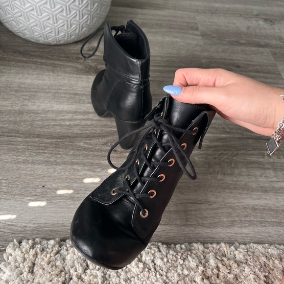 Black heel booties size 9 - Picture 3 of 15